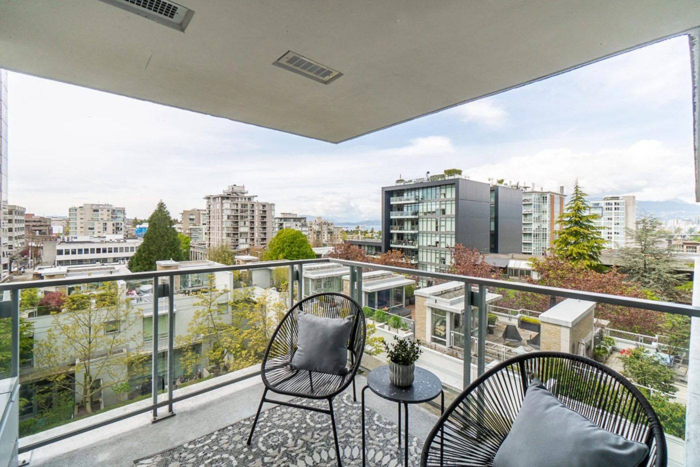 604 – 1530 West 8th Ave, Vancouver — sold over expectation in 16 days
